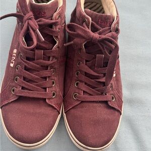 Taos Footwear Red burgundy Sneakers with Lace-Up Design and Rubber Sole